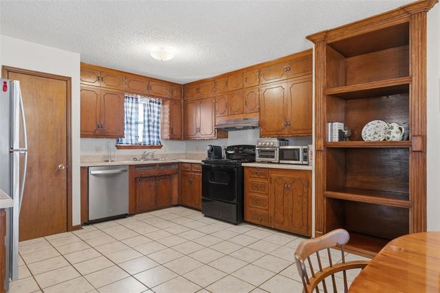 115 NE 8th Street, Moore, OK 73160