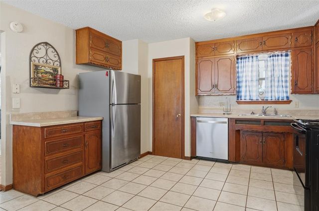 115 NE 8th Street, Moore, OK 73160