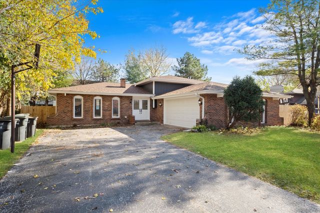 18227 OLDE FARM Road, Lansing, IL 60438