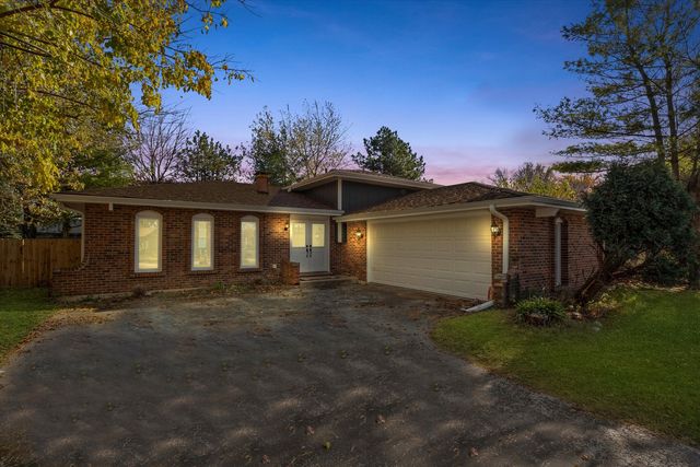 18227 OLDE FARM Road, Lansing, IL 60438