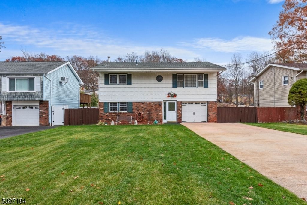 7 Tobyhanna Trl, Hopatcong Boro, NJ 07843