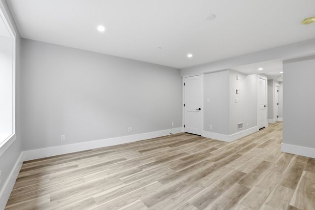 36 Loomis 102, Bedford, MA 01730