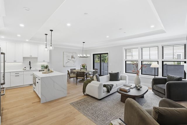 36 Loomis 102, Bedford, MA 01730