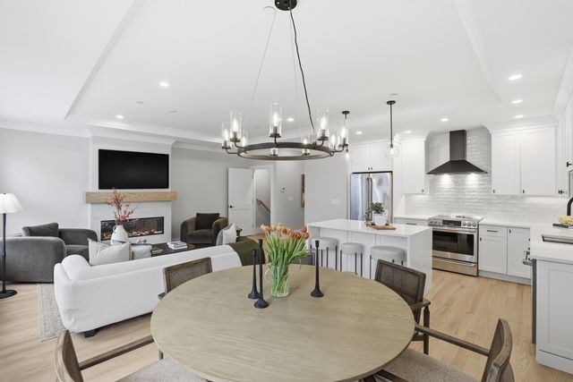 36 Loomis 102, Bedford, MA 01730