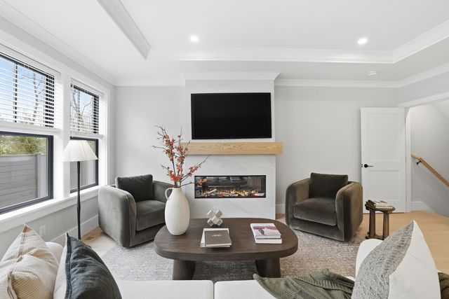 36 Loomis 102, Bedford, MA 01730