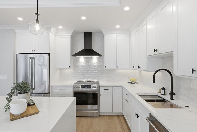 36 Loomis 102, Bedford, MA 01730