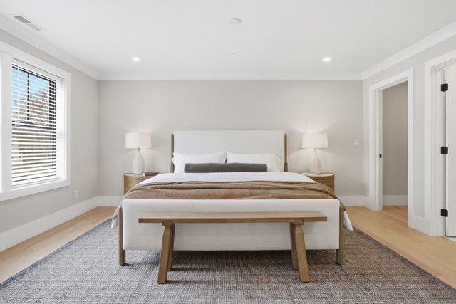 36 Loomis 102, Bedford, MA 01730