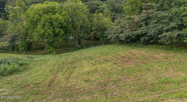 165 Rebel Rd Rd, Harriman, TN 37748