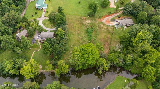 165 Rebel Rd Rd, Harriman, TN 37748