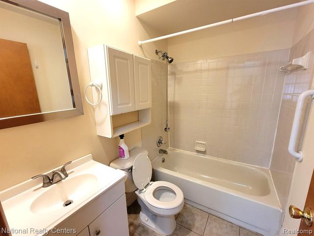 26811 Villa Calabrese, Warren, MI 48091