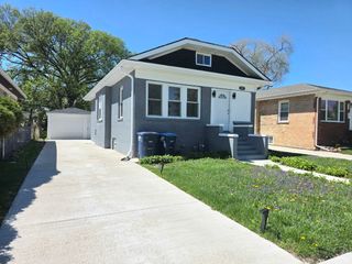 2010 S 7th Avenue, Maywood, IL 60153