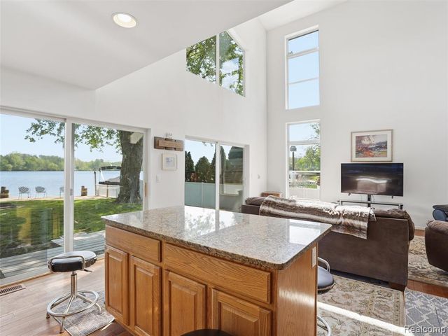 8868 Tackles Drive, White Lake, MI 48386