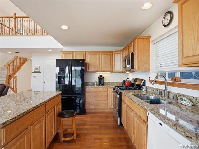 8868 Tackles Drive, White Lake, MI 48386