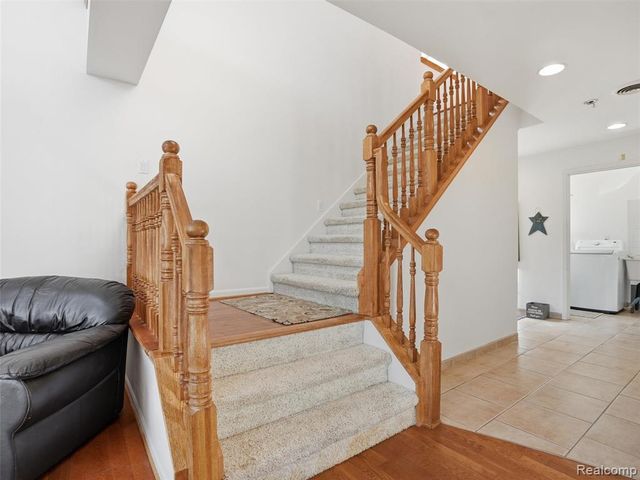 8868 Tackles Drive, White Lake, MI 48386