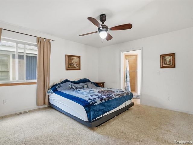 8868 Tackles Drive, White Lake, MI 48386