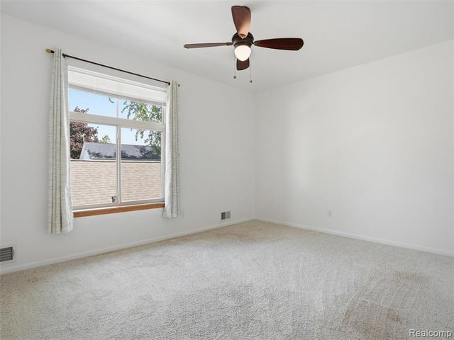 8868 Tackles Drive, White Lake, MI 48386