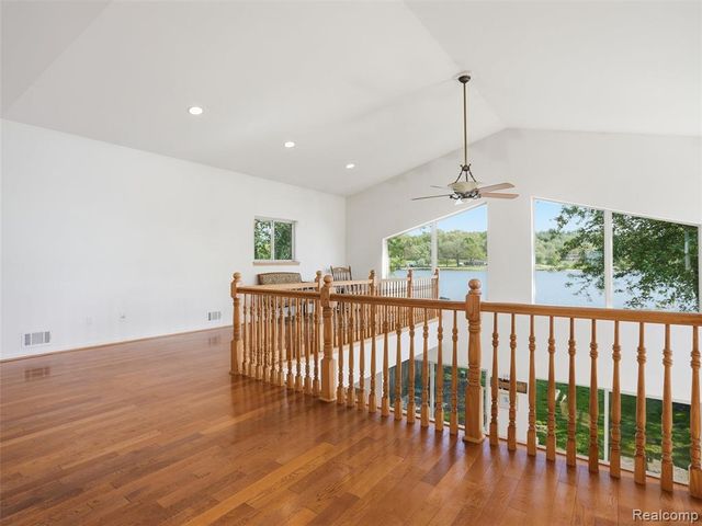 8868 Tackles Drive, White Lake, MI 48386