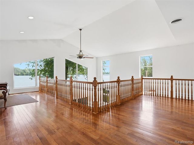 8868 Tackles Drive, White Lake, MI 48386