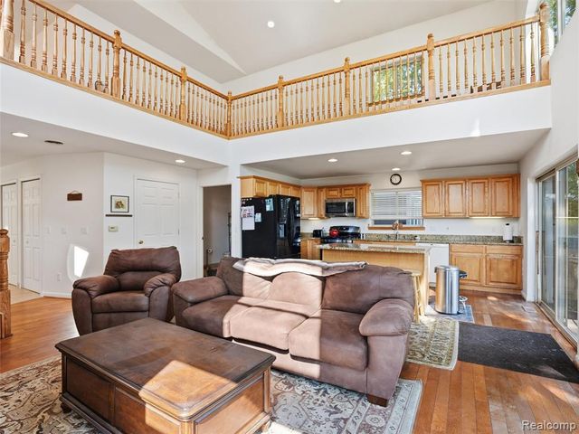 8868 Tackles Drive, White Lake, MI 48386