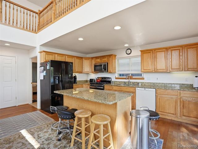 8868 Tackles Drive, White Lake, MI 48386