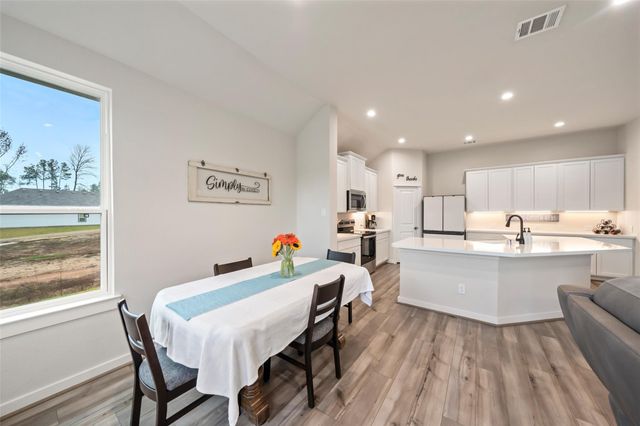 11755 Oakwood Ranch Drive, Willis, TX 77378