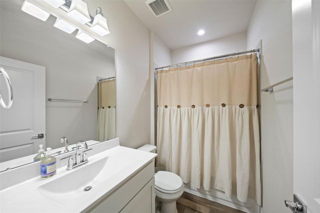 11755 Oakwood Ranch Drive, Willis, TX 77378