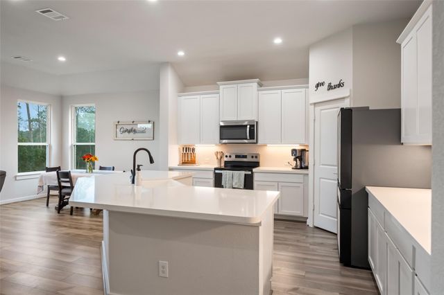 11755 Oakwood Ranch Drive, Willis, TX 77378