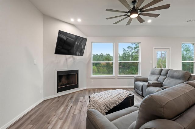 11755 Oakwood Ranch Drive, Willis, TX 77378