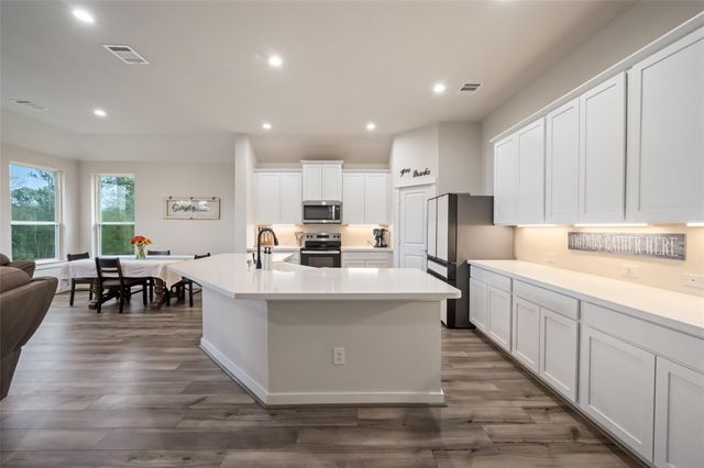 11755 Oakwood Ranch Drive, Willis, TX 77378