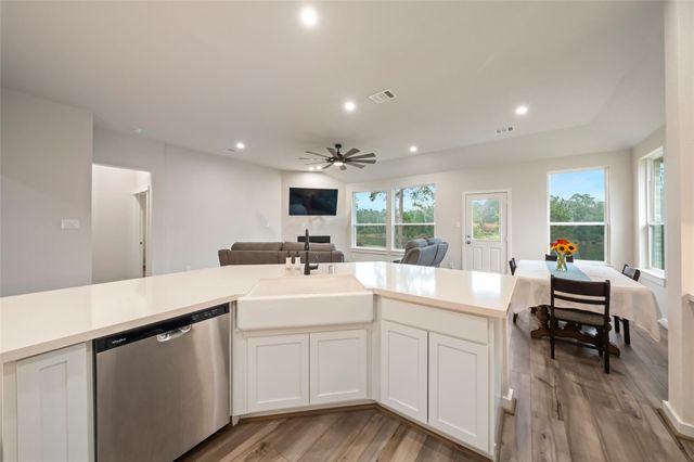 11755 Oakwood Ranch Drive, Willis, TX 77378