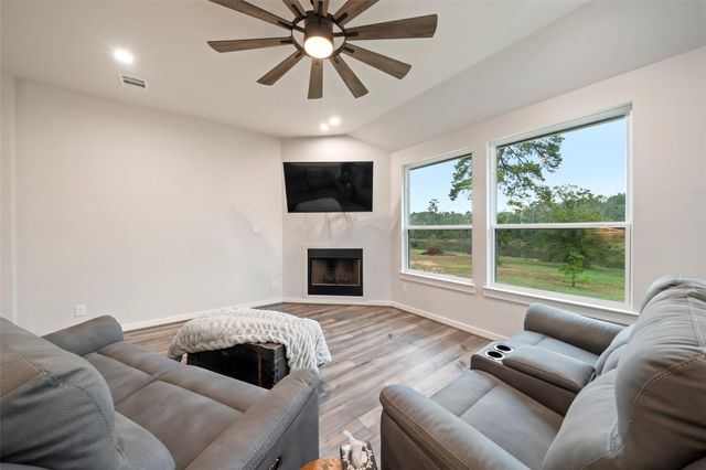 11755 Oakwood Ranch Drive, Willis, TX 77378