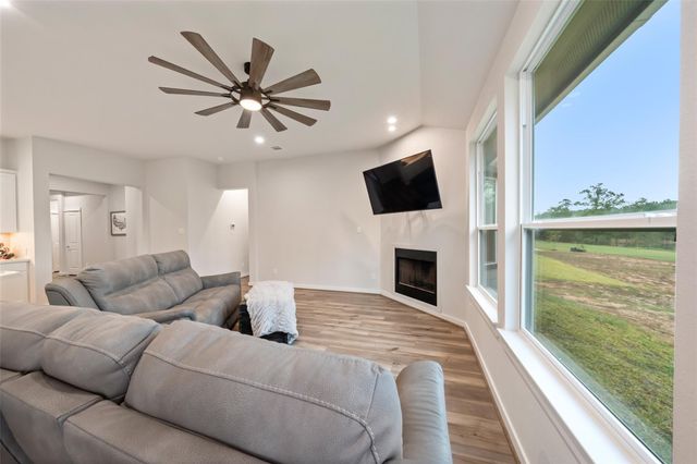 11755 Oakwood Ranch Drive, Willis, TX 77378