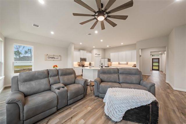 11755 Oakwood Ranch Drive, Willis, TX 77378