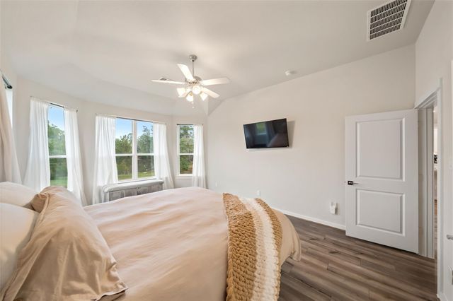 11755 Oakwood Ranch Drive, Willis, TX 77378