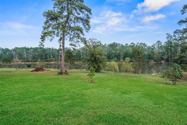 11755 Oakwood Ranch Drive, Willis, TX 77378