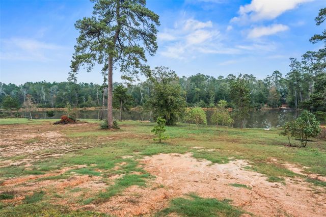 11755 Oakwood Ranch Drive, Willis, TX 77378