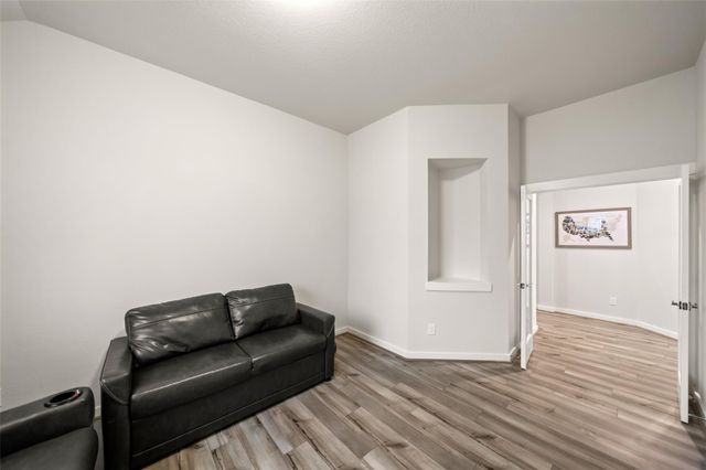 11755 Oakwood Ranch Drive, Willis, TX 77378