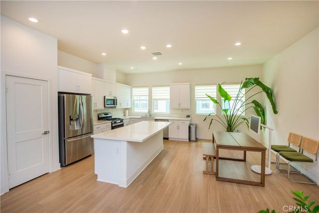 923 E Mason Lane 34, Anaheim, CA 92805