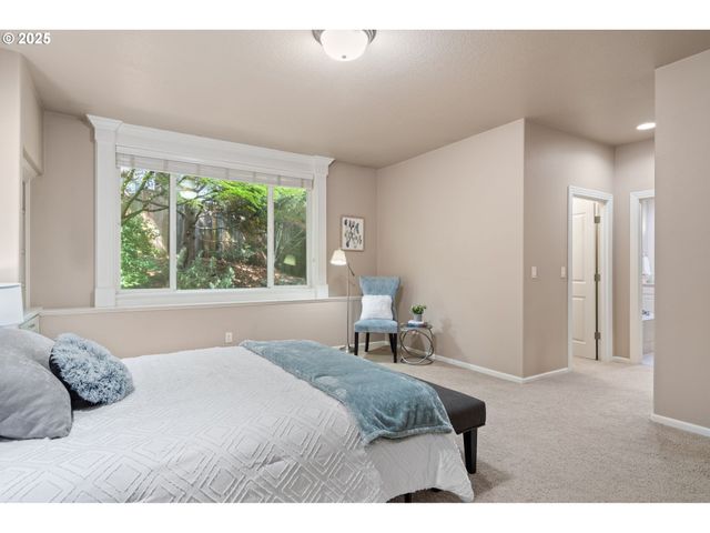 1925 HALL St, West Linn, OR 97068