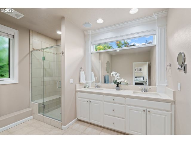 1925 HALL St, West Linn, OR 97068