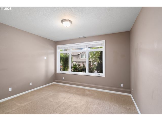 1925 HALL St, West Linn, OR 97068