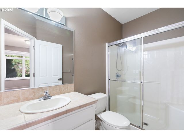 1925 HALL St, West Linn, OR 97068