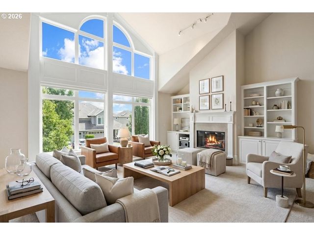 1925 HALL St, West Linn, OR 97068