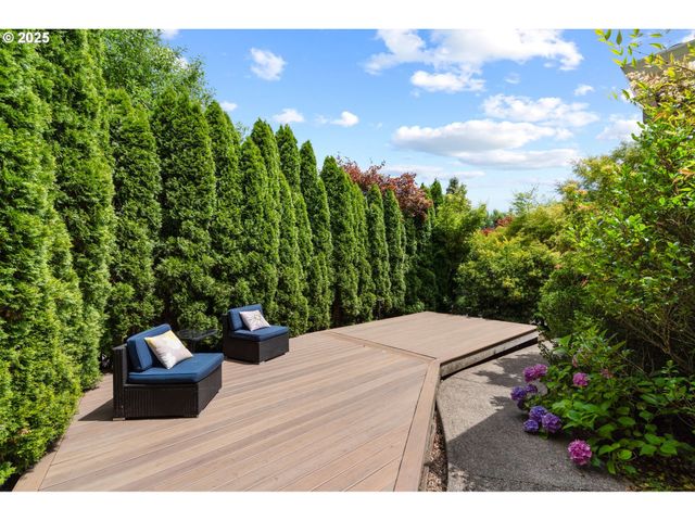 1925 HALL St, West Linn, OR 97068