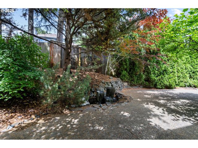 1925 HALL St, West Linn, OR 97068