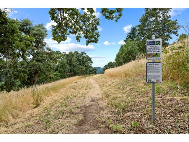 1925 HALL St, West Linn, OR 97068