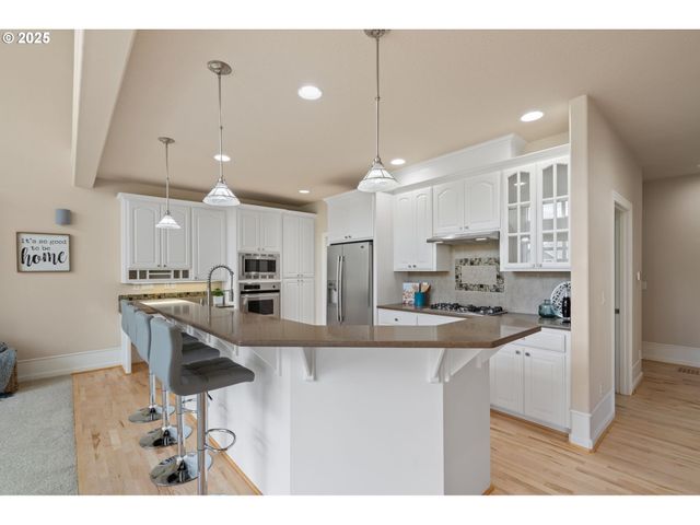 1925 HALL St, West Linn, OR 97068