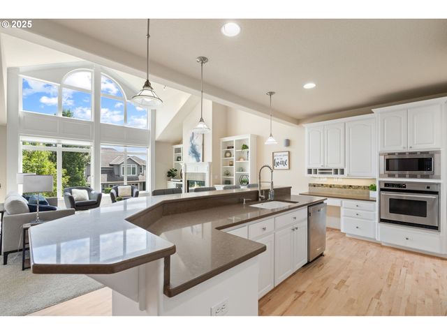 1925 HALL St, West Linn, OR 97068