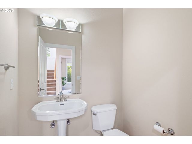 1925 HALL St, West Linn, OR 97068