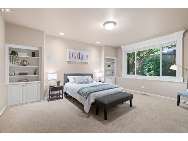 1925 HALL St, West Linn, OR 97068